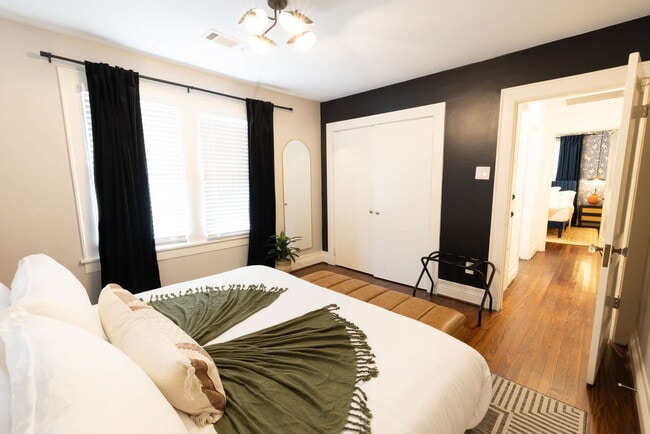 Building Photo - 725 Peddie St