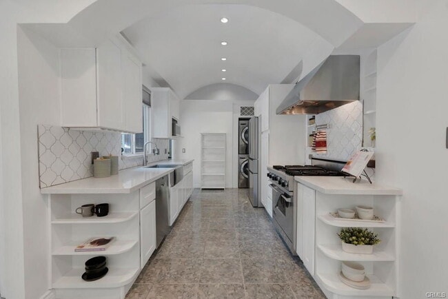 Building Photo - 19419 Oxnard St