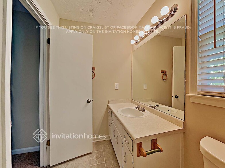 Building Photo - 6117 Fire Fly Ct
