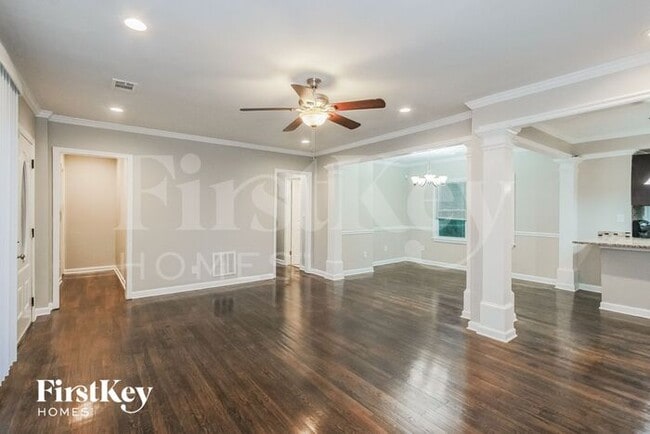 Building Photo - 1648 Columbia Dr