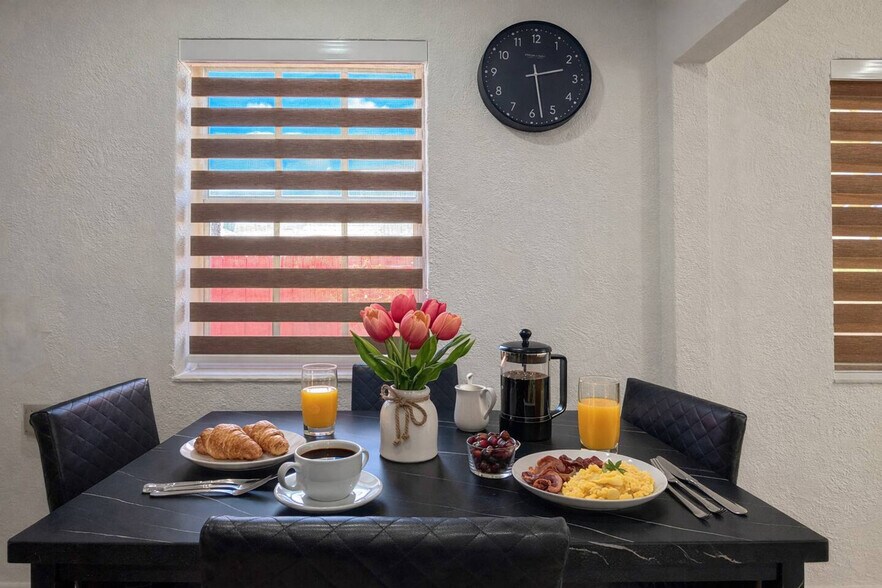 Building Photo - 340 Tamiami Canal Rd