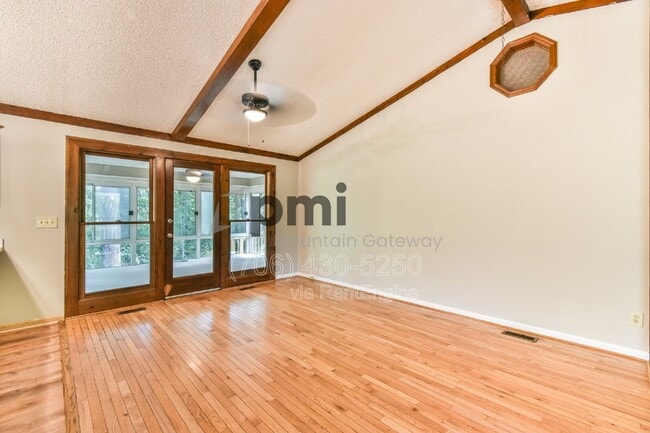 Building Photo - 135 Beacon Hl Dr