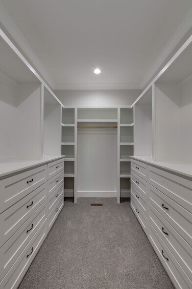 Building Photo - 37 Lakeview Dr