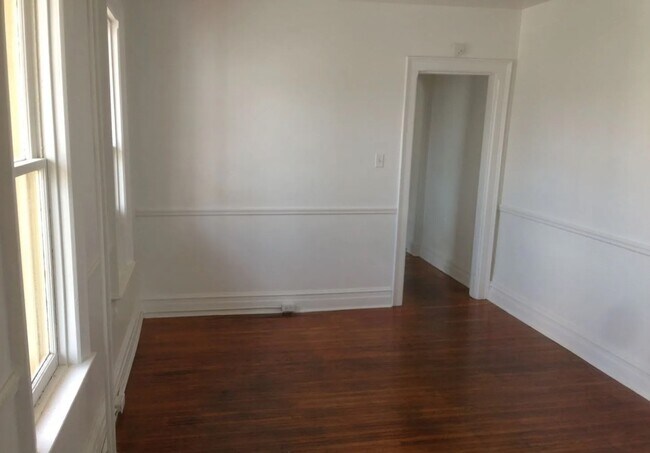Building Photo - 588 W Market St