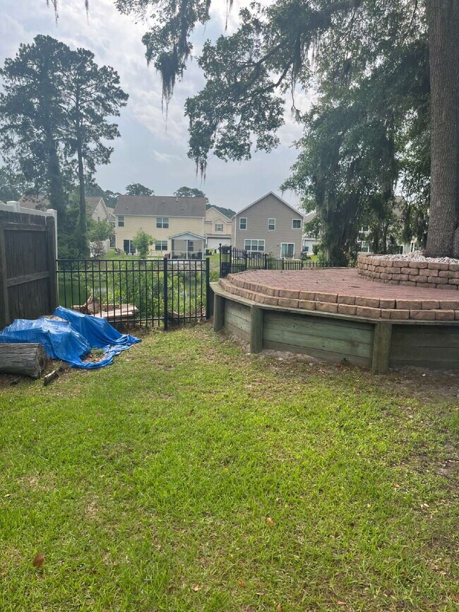 Building Photo - "Spacious 4-Bedroom Retreat with 2.5 Baths...