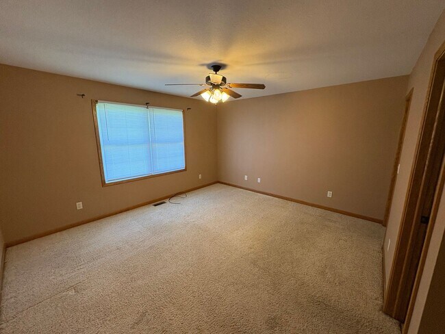 Building Photo - 2-bedroom, 2-bath Duplex in Champaign, IL