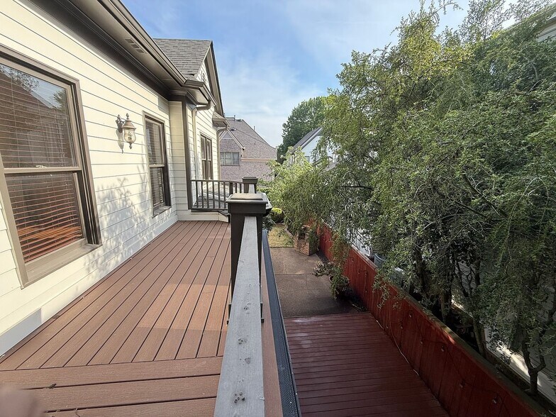 Building Photo - 83 Asphodel Dr