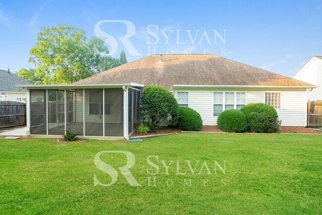 Building Photo - This home exudes a cheerful and welcoming charm!