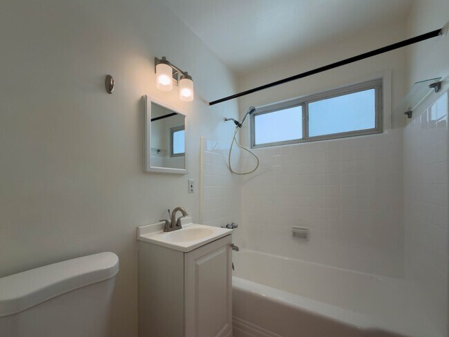 Building Photo - 11926 Magnolia Blvd