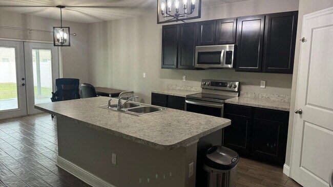 Building Photo - 505 Arbequina Ct