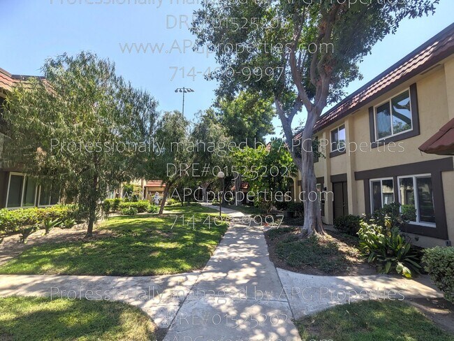 Building Photo - 1409 N Roundtree Ln