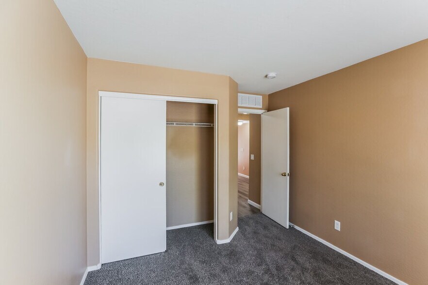 Building Photo - 12927 W Peppertree Ln