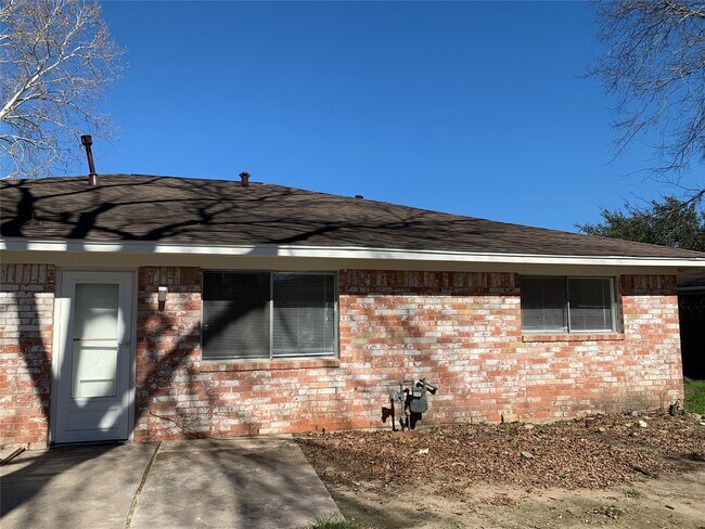 Building Photo - 13611 Elm Ct