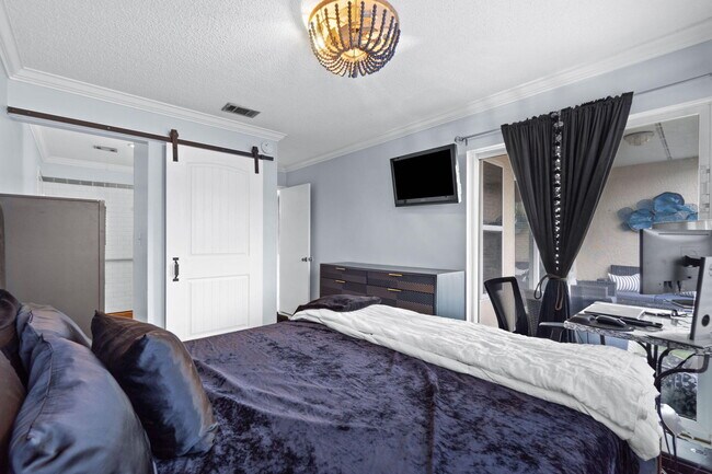 Building Photo - 300 Gulf Shore Dr