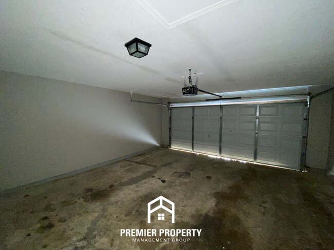 Building Photo - 4870 Royal Run Dr