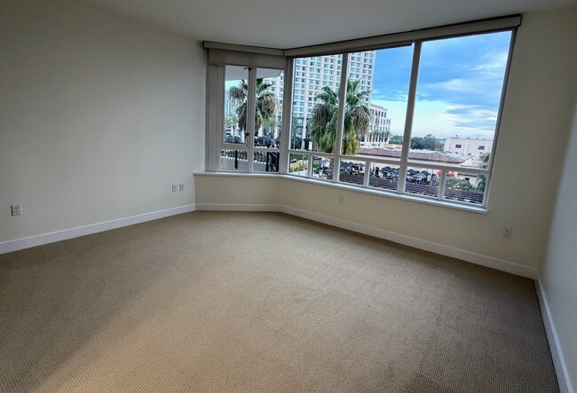 Building Photo - 700 W Harbor Dr