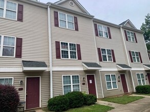 Building Photo - Amazing Location Near Downtown and NC Stat...