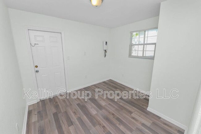 Building Photo - 2524 W Cherry St