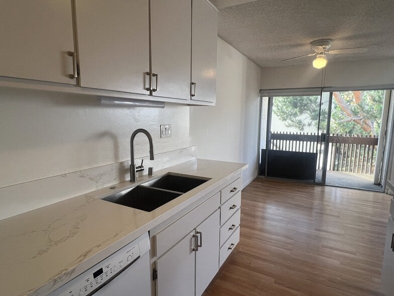 Building Photo - 6000 Canterbury Dr