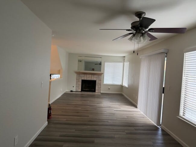 Building Photo - BEAUTIFUL 2 BR 2.5 BA TOWNHOUSE RANCHO PENASQUITOS $3300.00