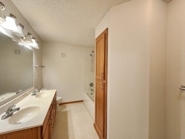 Building Photo - 13667 Couchtown Ave