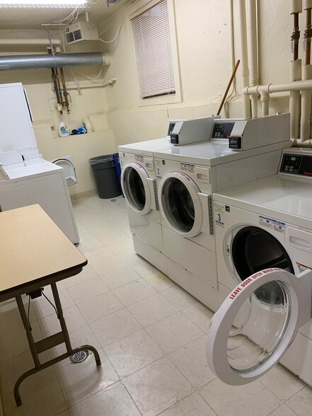 Laundry room - 1735 N Rhodes St