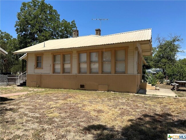 Building Photo - 753 E College St