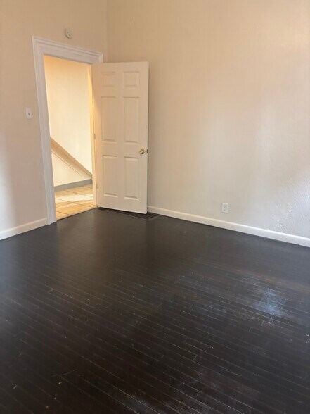 Building Photo - 1509 6th Ave