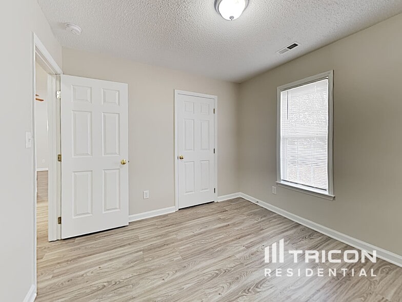 Building Photo - 204 Wexford Dr