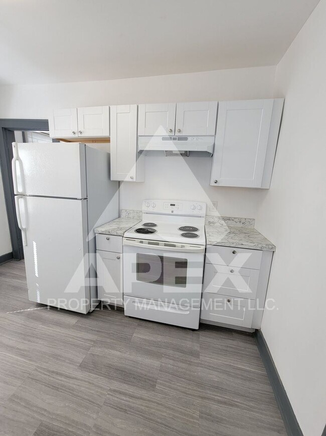 Building Photo - Renovated - Craftsman Style 2 Bd 1- Ba Sin...