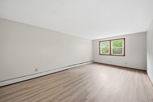 Building Photo - 33 Elwood Ave