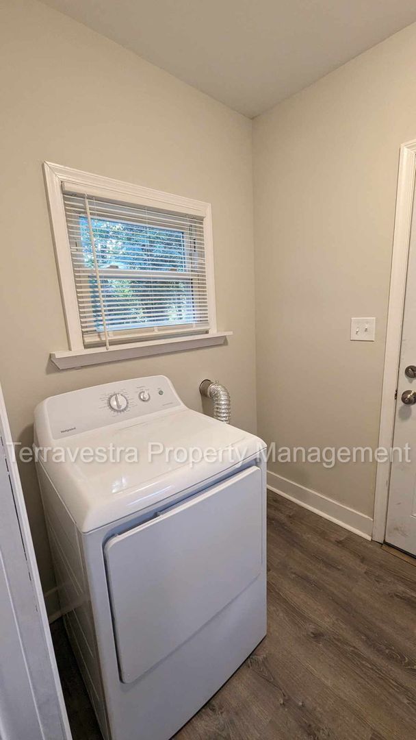 Building Photo - Single Family Upper Deerfield 3 Bed