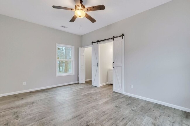 Building Photo - Live Near It All! 3 Bedroom Home in Midtown Savannah