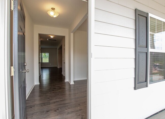Building Photo - BEAUTIFUL 4 bedroom Single Family Home for...