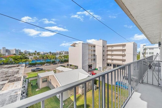 Building Photo - 1960 Marseille Dr