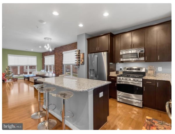 Building Photo - 5815 Lustine St