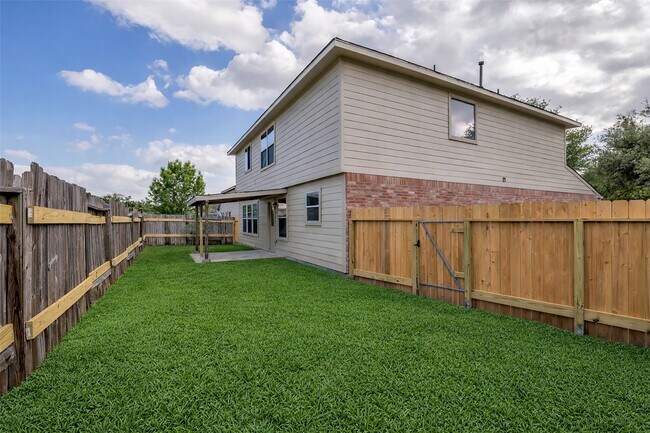 Building Photo - 23610 Hidden Maple Dr