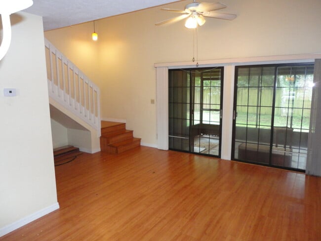 Building Photo - 2 bedroom/2 bath condo in Rockwood Villas.