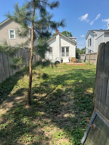 Building Photo - 3373 Everson Ave