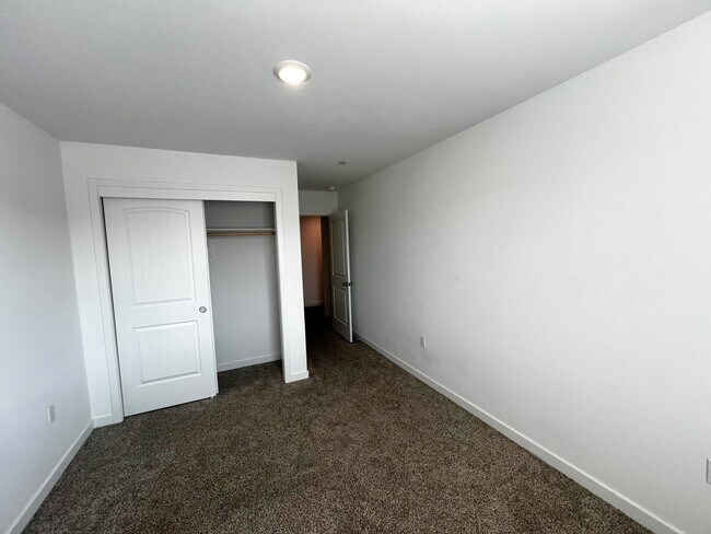 Building Photo - 812 Beaconsfield Ct