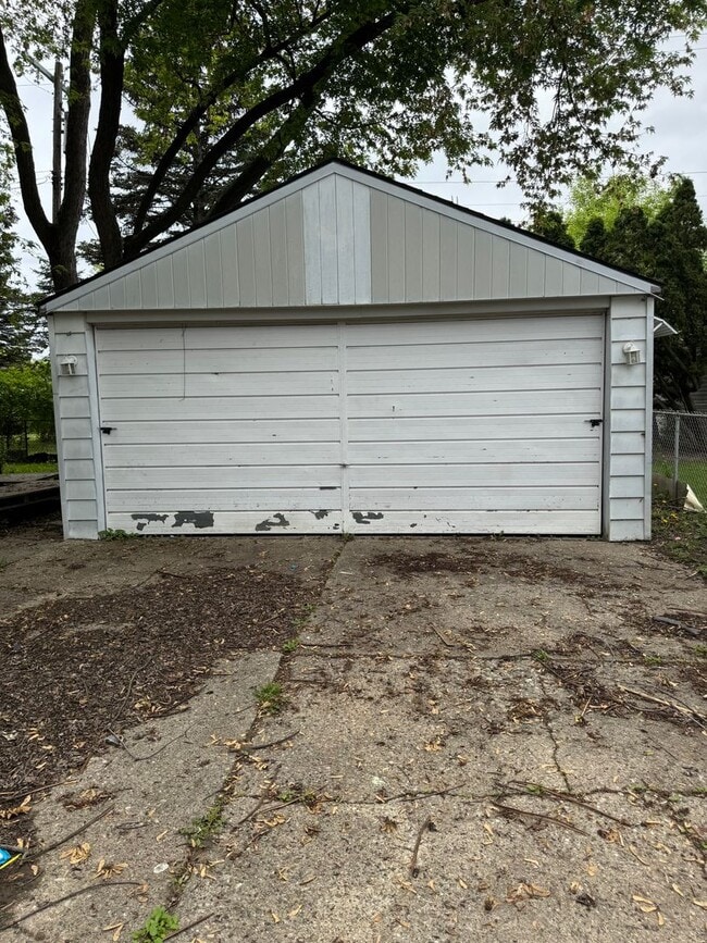 Building Photo - 2 Bedroom Home In Eastpointe