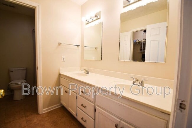 Building Photo - 624 Porter Rd