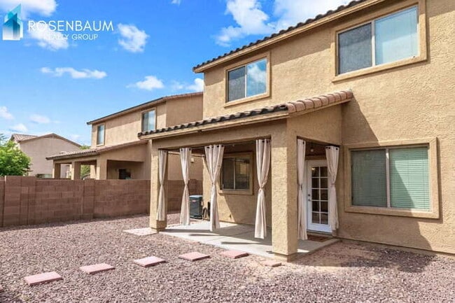 Building Photo - Beautiful 5-beds, 2.5-baths two-story home in the desirable Rancho Marana community!