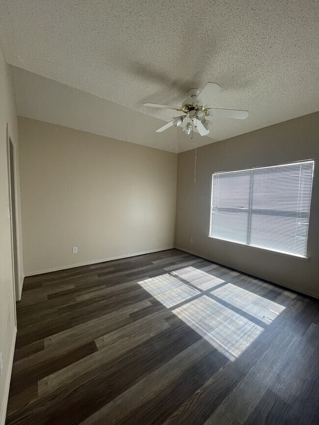 Building Photo - 3708 Prairie Rose St