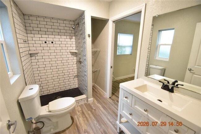 Building Photo - 419 Stremma Rd