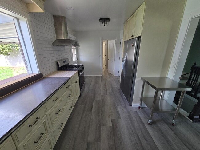 Building Photo - 309 E 200 S