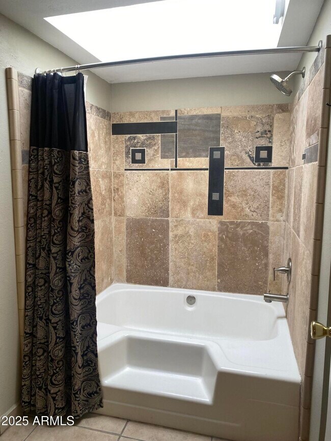 Building Photo - 2644 W Desert Cove Ave