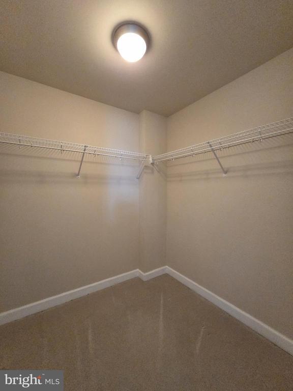 Building Photo - 5750 Bou Ave