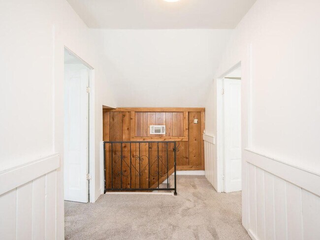 Building Photo - Cute, classic 3/2 home- westside Paso Robles