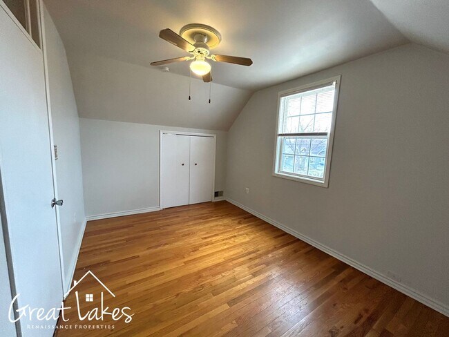 Building Photo - Charming 3 Bedroom 1.5 Bathroom Bungalow now available for rent!